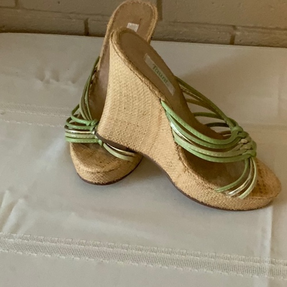 Shoes - Picture 4 of 4